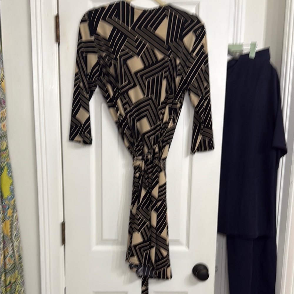 Emma & Michele Black and Tan Patterned Dress - Picture 3 of 3